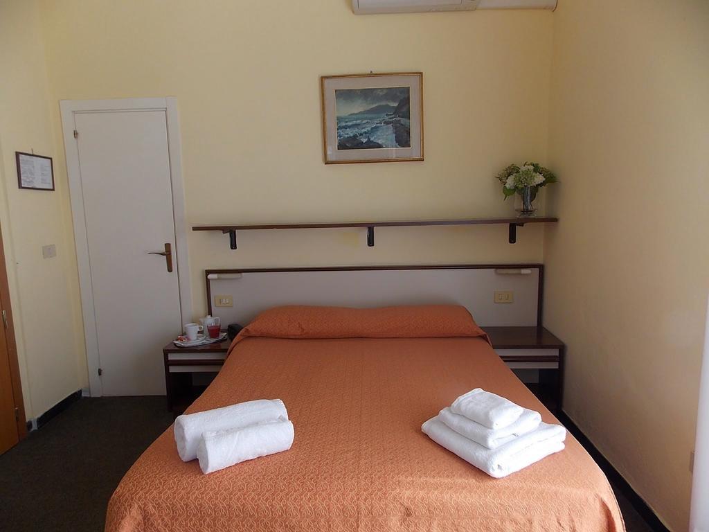 Hotel Arco Del Sole Lavagna Værelse billede